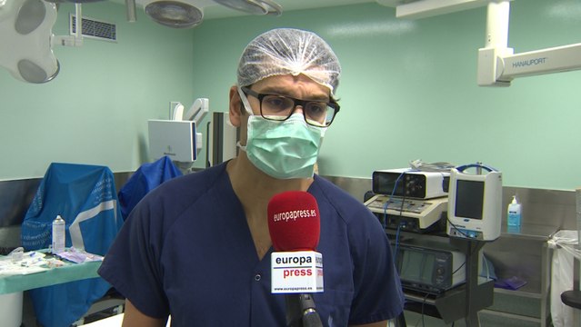 Operación pionera de escoliosis para pacientes jóvenes