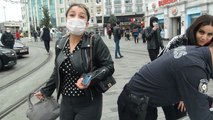 Taksim'de maske takmadıkları için ceza yiyen kadınlar, gazetecilere saldırdı