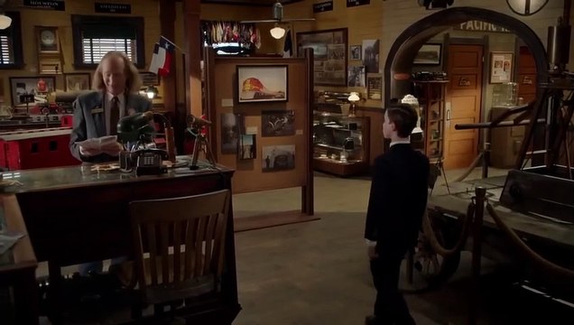 Young Sheldon 4x02 Sneak Peek #2 A Docent, A Little Lady and a Bouncer Named Dalton (2020)