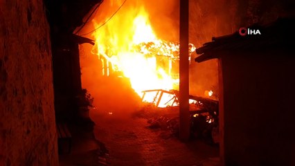 200 Yıllık Tarih Alevlere Teslim Oldu