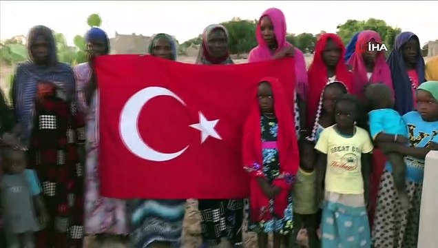 - İtfaiye Ekiplerinin Açtırdığı Kuyu Afrikalı Çocukları Duygulandırdı- Suyu Gören Afrikalı Çocuklar Sevinç Çığlıkları Attı- İtfaiye Erleri Topladıkları Paralarla Çad’da İnsanları Suya Kavuşturdu