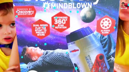 Niki wants to find planets and builds toy robots