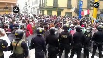 Enfrentamientos en las calles de Lima tras la destitución del presidente Vizcarra