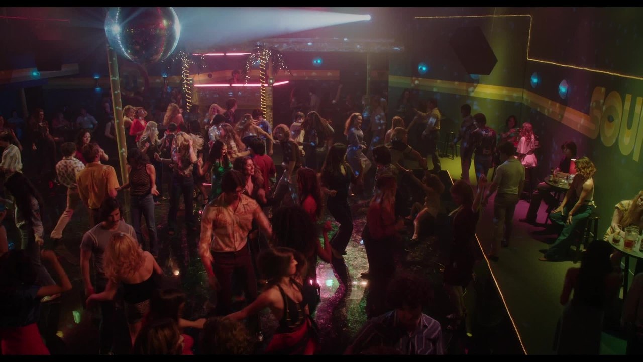 Everybody Wants Some - Clip In der Diskothek (Deutsch) HD