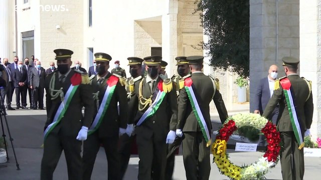 مراسم تشييع عسكرية لصائب عريقات في رام الله