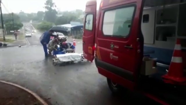 Motociclista sofre fratura após colisão com carro no Bairro Santa Cruz