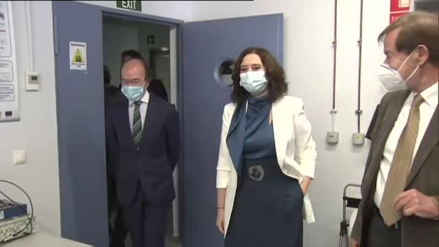 Ayuso reaparece tras su cuarentena de dos días por contactos con un positivo