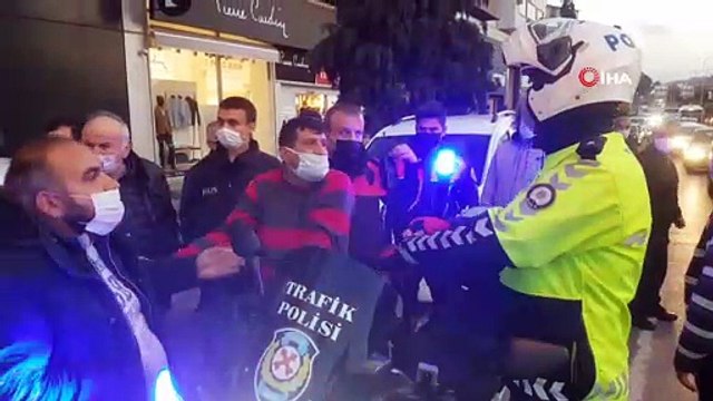 Kaza sonrası sinir krizi geçiren otobüs şoförü ortalığı birbirine kattı