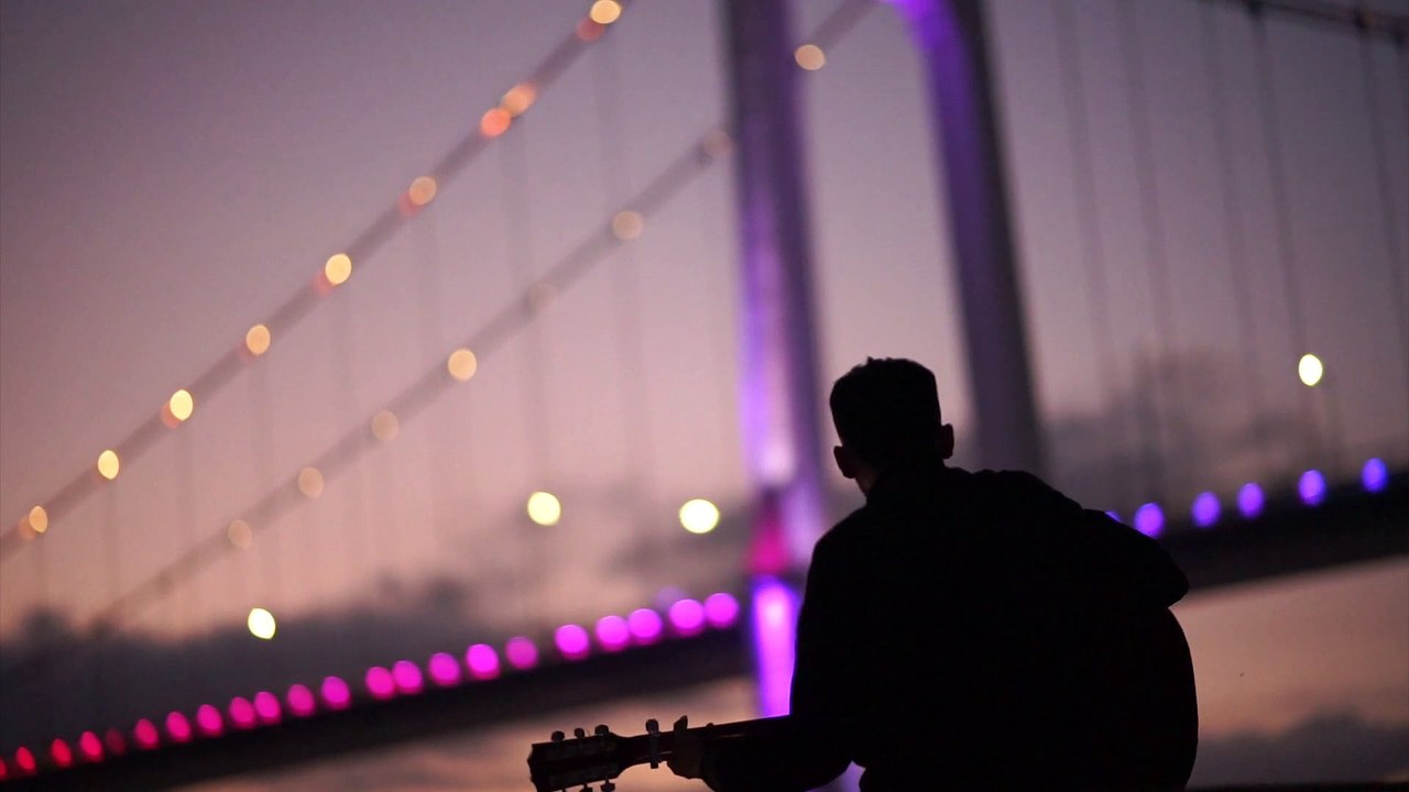 Alone Guitarist
