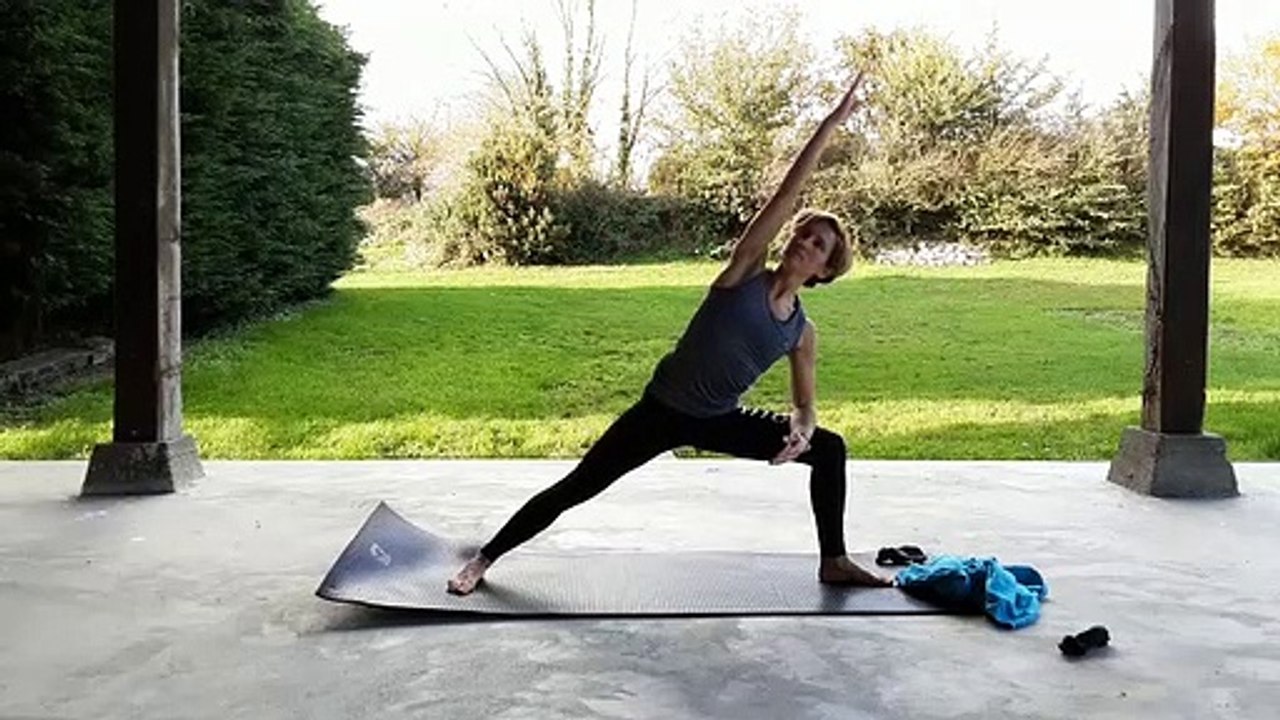 Hatha Yoga N°2 - 2/4 - Variation autour de la posture du guerrier