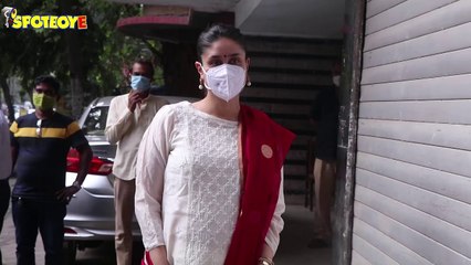 Kareena Looks Alluring In A White Kurta-Palazzo With A Striking Red Dupatta at her Managers Office