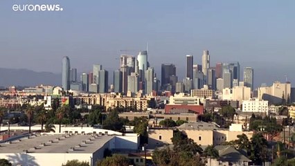 ویدئو؛ گودال نزدیک بود خودرویی را به ناگهان در لس‌آنجلس ببلعد