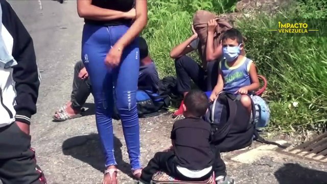 Los Caminantes venezolanos de nuevo cruzan carreteras para sobrevivir | Impacto Venezuela