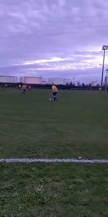 Action d école : changement de rythme dans la zone de finition départ en 2 touches passe décisive et finition en 1