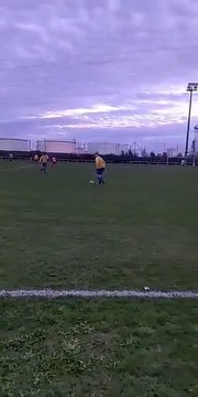 Action d école : changement de rythme dans la zone de finition départ en 2 touches passe décisive et finition en 1