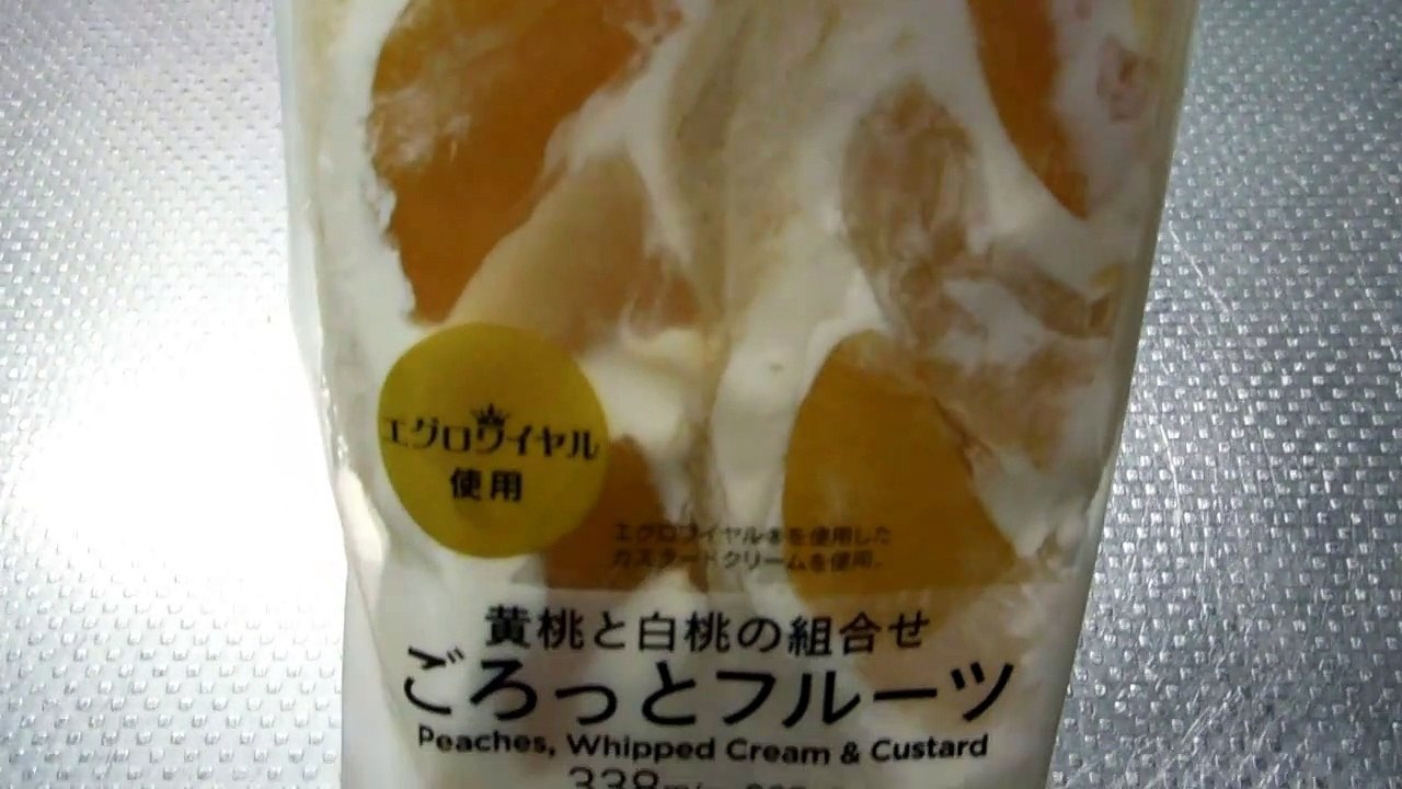 Peaches, Whipped Cream & Custard Sandwich in Japan!