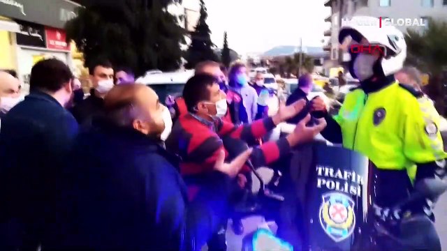Kimse sakinleştiremedi... Sinir krizi geçiren halk otobüsü şoförü ortalığı birbirine kattı!