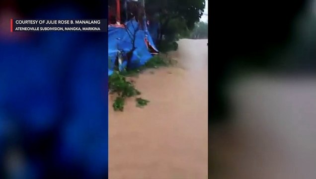 Typhoon Ulysses (Vamco): Marikina residents wade through flood
