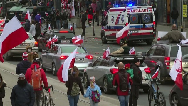 Polonia, estrema destra in piazza. A Varsavia scontri con la polizia