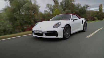 ड्राइविंग वीडियो में कैरारा व्हाइट में नया पोर्श 911 टर्बो कैब्रियोलेट