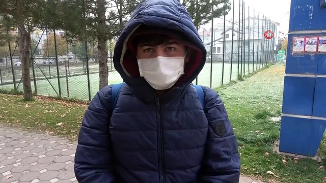 Termometreler eksi 3 dereceyi gördü...Sivas dondu, arabaların camları buz tuttu