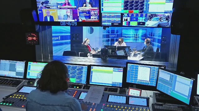 Emmanuel Macron : Profitez du confinement après vous bosserez 137 heures par semaine (Canteloup)