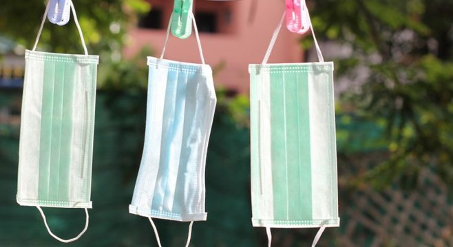 Masques chirurgicaux réutilisables, voici comment faire pour les laver
