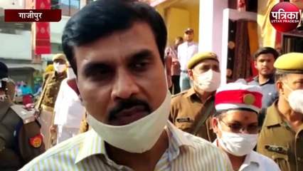 धनतेरस व दीपावली को देखते हुए डीएम-एसपी का पैदल मार्च