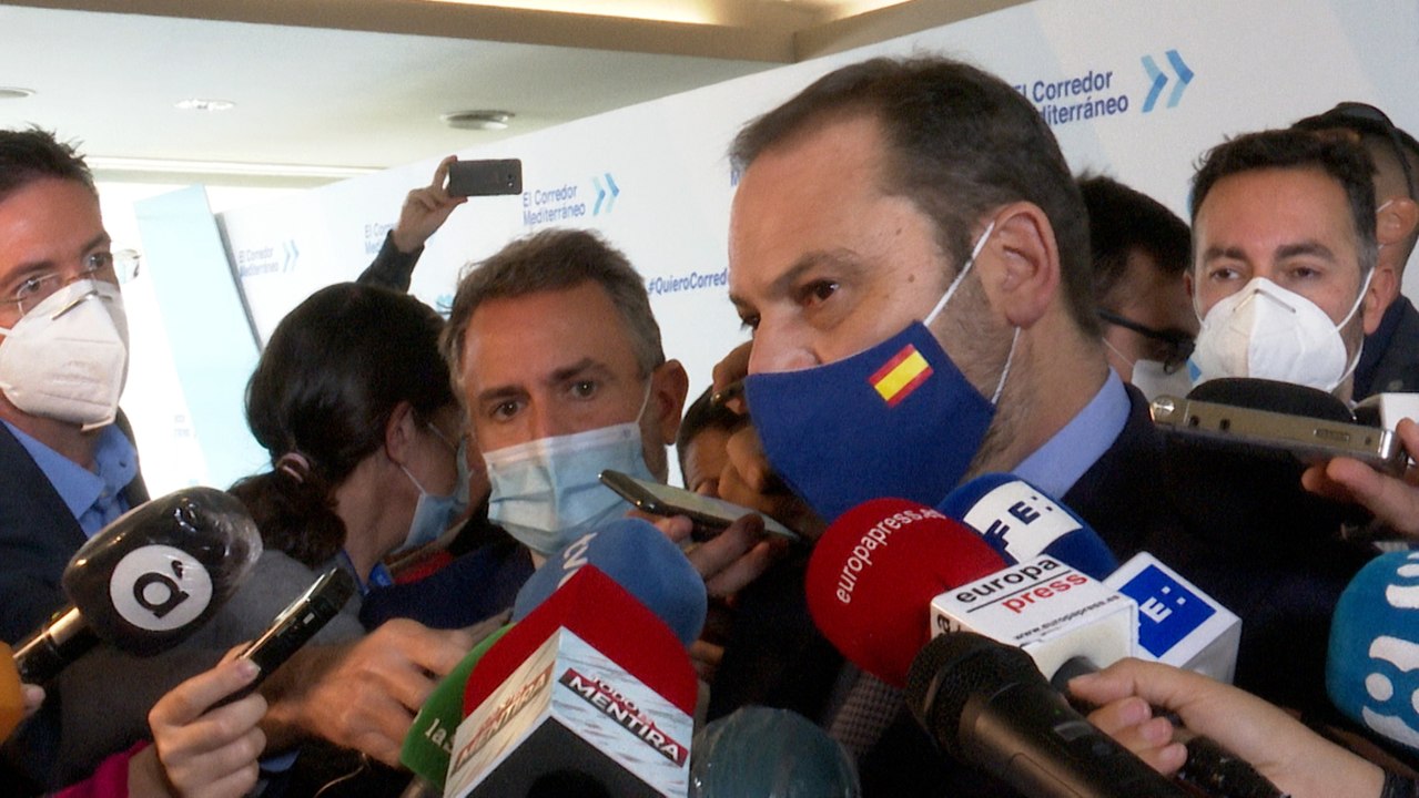 Ábalos niega un cambio de criterio en las PCR a turistas