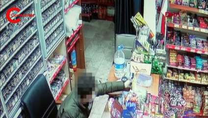 Kalacak yerim yok diyerek işe başladı, marketi soydu