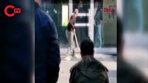 Zeytinburnu'nda banka şubesine sopalı saldırı kamerada