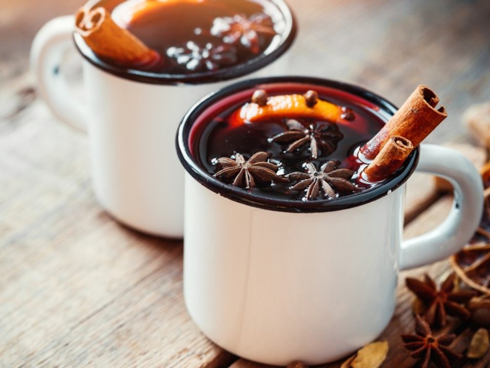 Keine Weihnachtsmärkte? So gelingt der Glühwein auch Zuhause