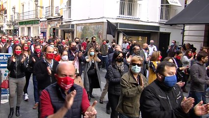 Download Video: Hosteleros llenan las calles al grito de 'Sin ayudas, nos arruinan'