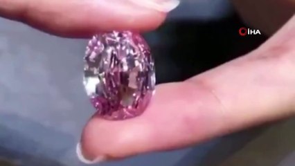 - Açık arttırmaya çıkarılan pembe elmas 26,6 milyon dolara satıldı