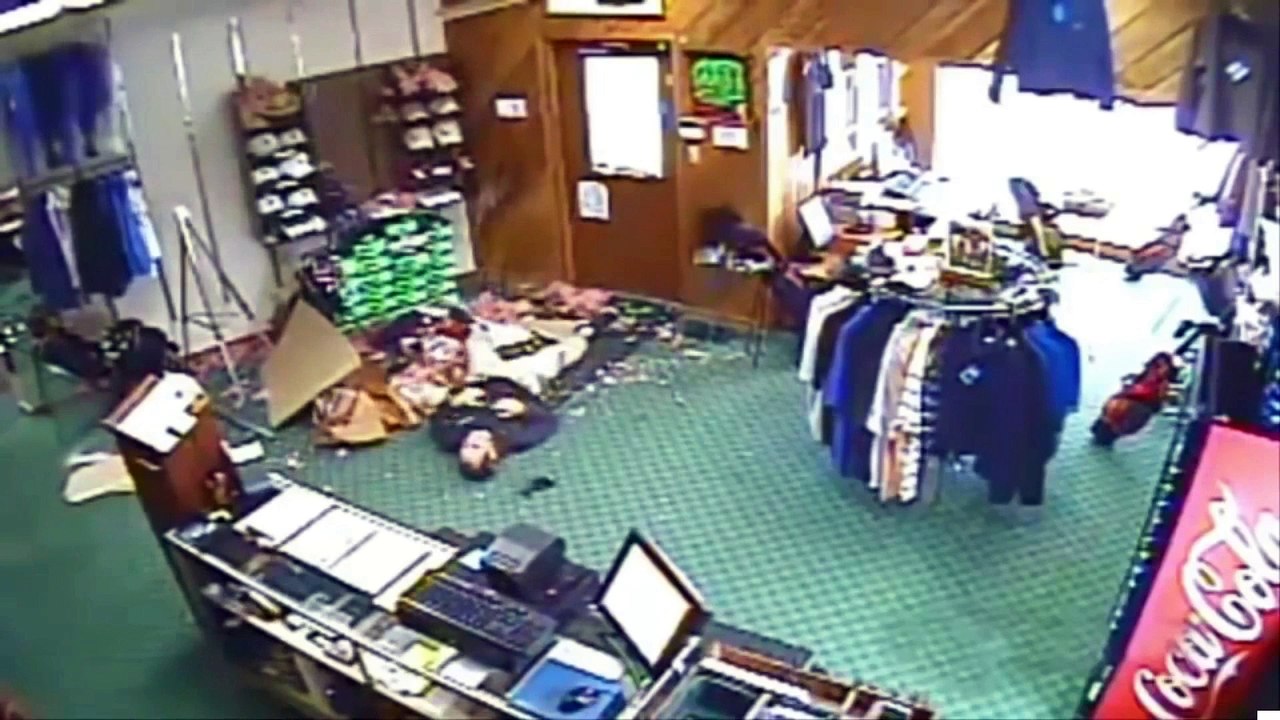 Dumb people|funny dumb people compilations |idiot people|people doing idiot things|people doing wrong things