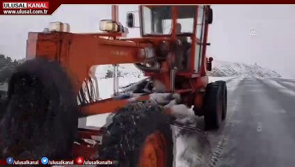 Erzincan-Sivas kara yolunda kar ve sis ulaşımı aksatıyor