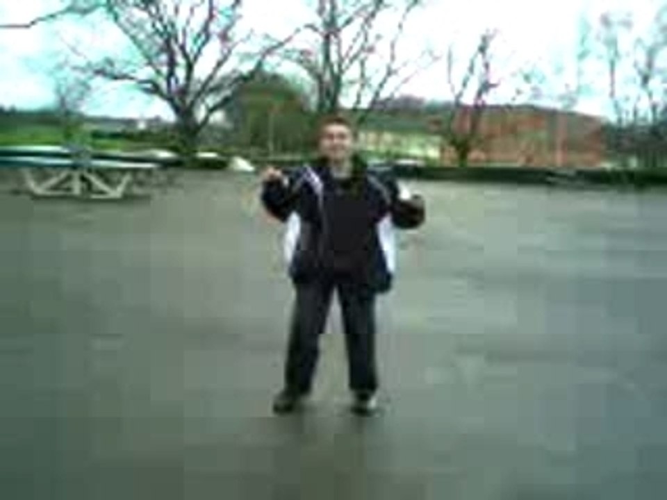 petite dans entre amis