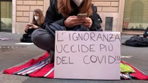 Italia, protesta per la didattica a distanza