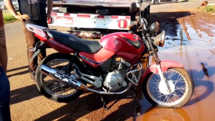 Carro e moto se envolvem em acidente na marginal da BR-277