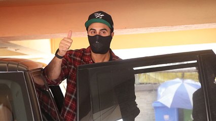 Ranbir Kapoor spotted in Bandra | FilmiBeat