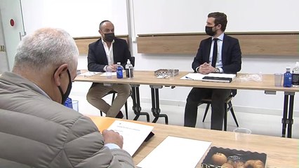 Casado mantiene una reunión con el Gremio de Restauración de Barcelona