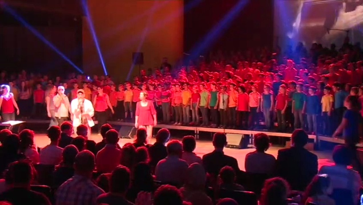 "Ce soir nous irons au bal"  Concert Citoyen 2  Roubaix Salle Watremez 400 choristes HK