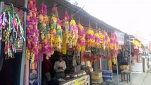 दीपावली पर्व को लेकर बाजार में सजी दुकानें