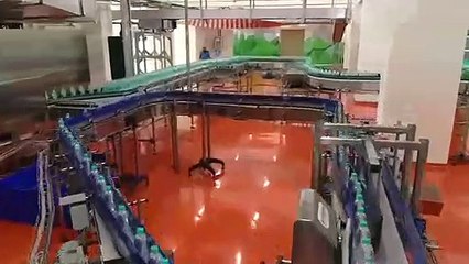 Sistema transportador Deniway de Ferag AG con altura récord en embotelladora Bisleri de India