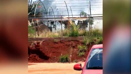 Incêndio causa grandes transtornos em área de mata no Bairro Lago Azul, em Cascavel