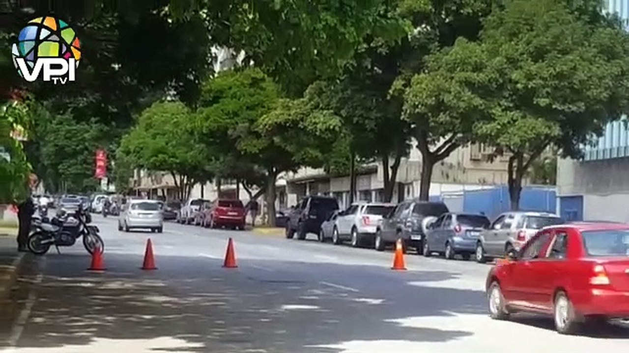 Así se encuentran las filas para surtir combustible en Caraca