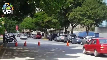 Así se encuentran las filas para surtir combustible en Caraca