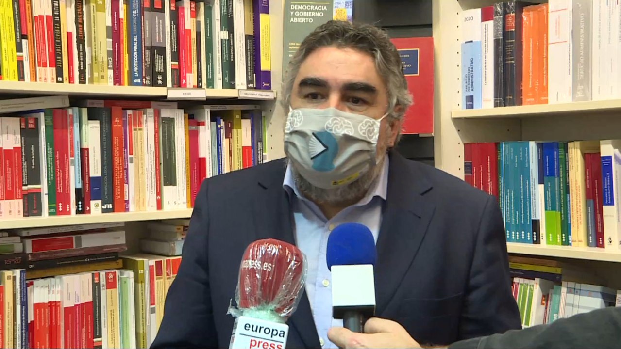 Uribes anuncia un acuerdo con libreros y Correos para abaratar costes en envíos