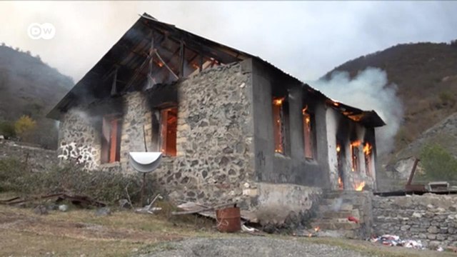 После войны в Карабахе: армяне сжигают свои дома (13.11.2020)