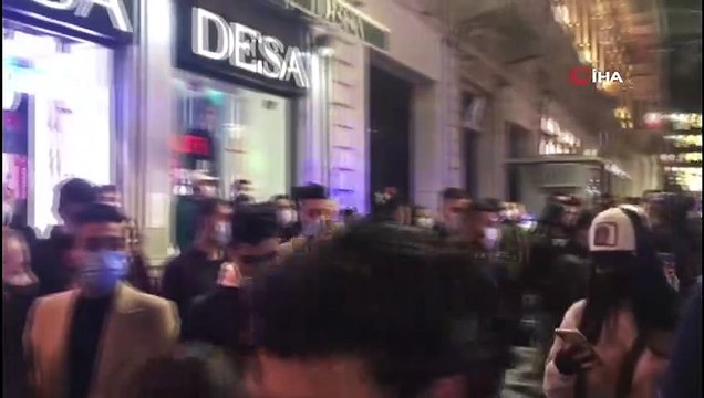 İstiklal Caddesindeki bir pasajda çalışan şahıs, henüz bilinmeyen bir sebeple pasajın ikinci katına çıkarak elindeki jiletle kendine zarar verip, sağa sola küfürler savurmaya başladı. İhbar üzerine gelen ekiplerin şahsı ikna çalışmaları